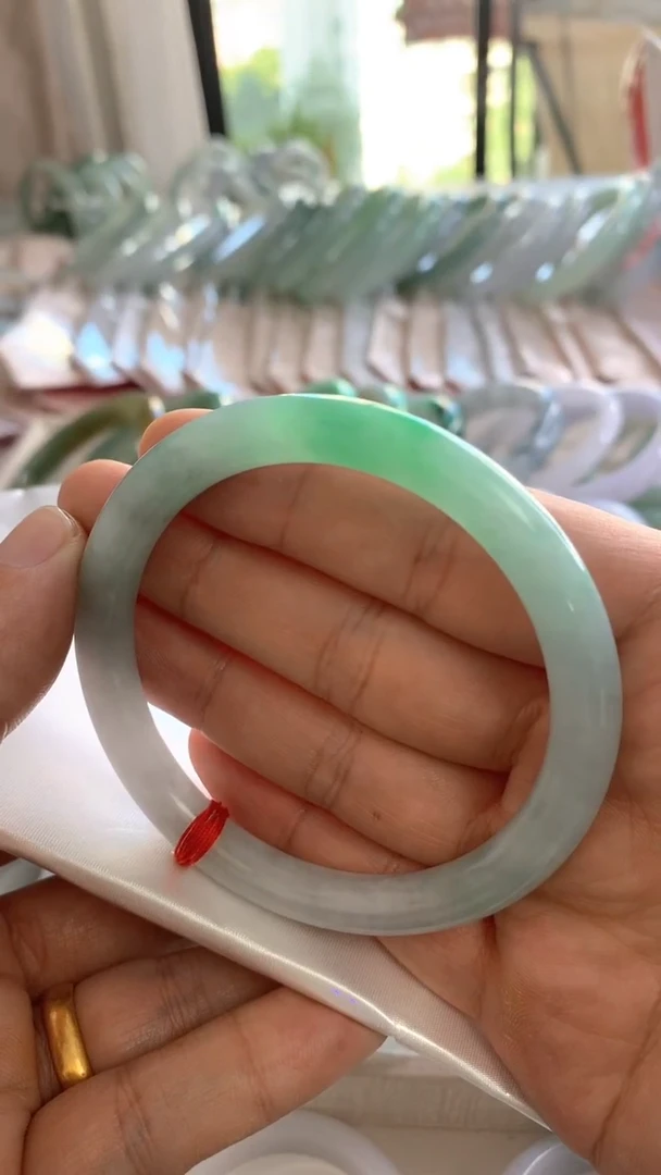 未镶嵌手镯翡翠圆条带色58