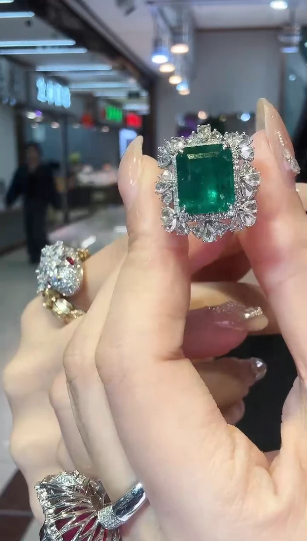 18K金镶嵌戒指祖母绿7.30ct  吉尔德大证