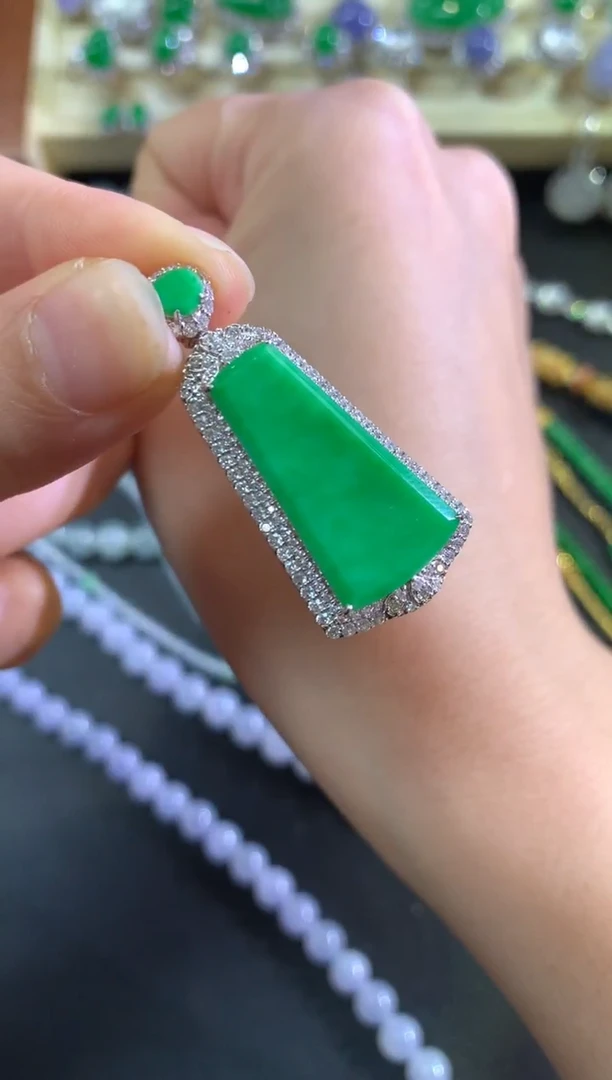 吊坠(不含链)18K金镶嵌翡翠吊坠|15000+750