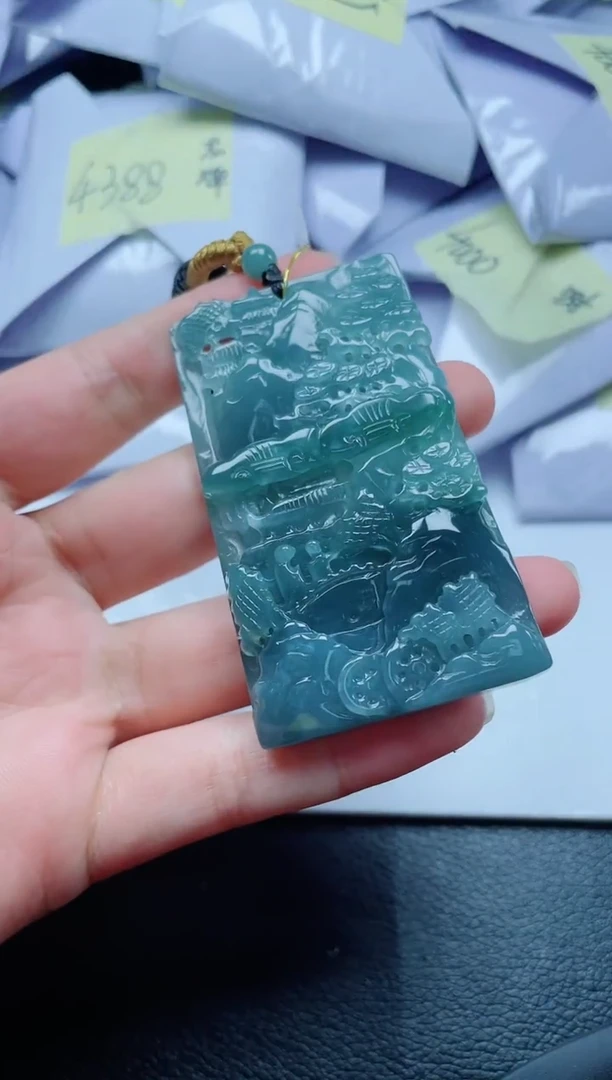 翡翠未镶嵌颈饰