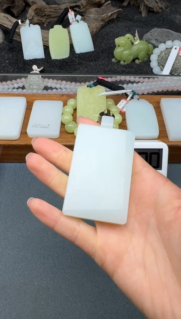 颈饰未镶嵌和田玉3