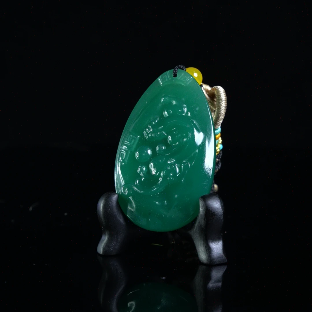 Lot.12.雅安绿螭虎挂件17.9克4.5x2.8x0.8cm，2V3