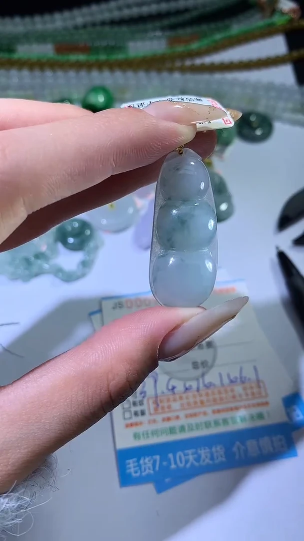 颈饰18K金镶嵌翡翠ZX018850