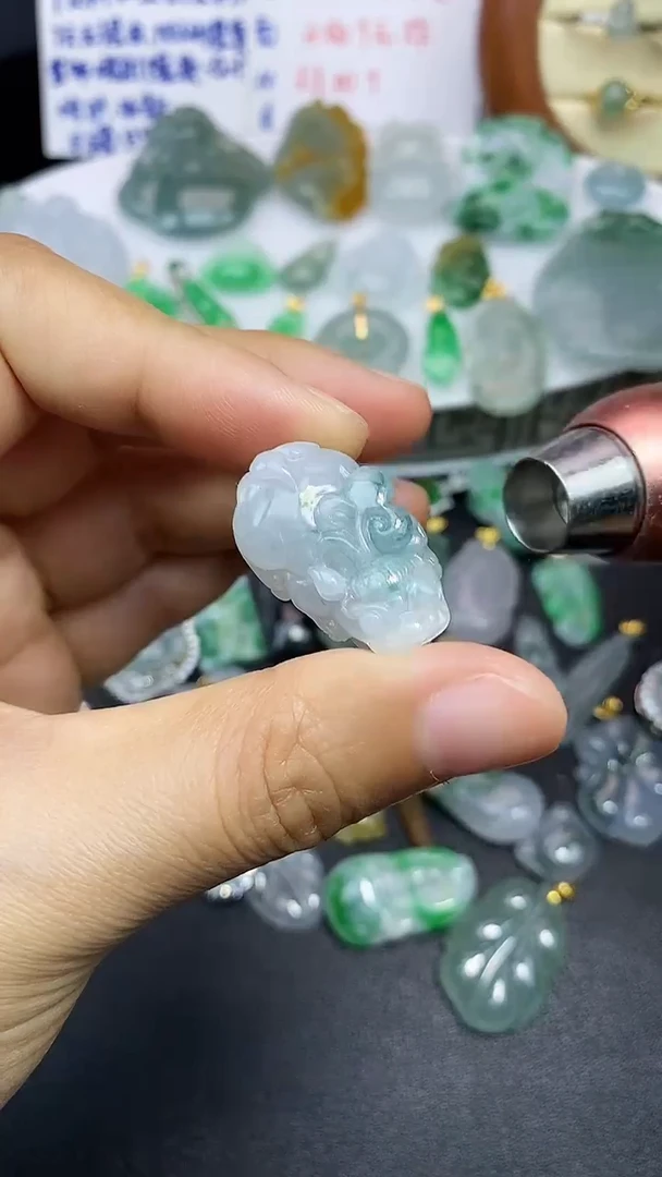 颈饰未镶嵌翡翠吊坠