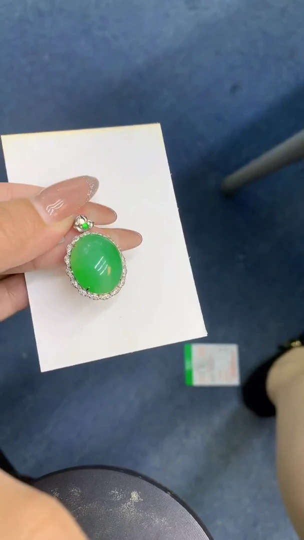 颈饰18K金镶嵌翡翠1