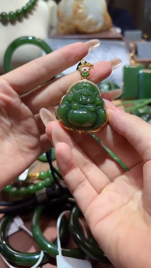 颈饰18K金镶嵌和田玉（碧玉）1