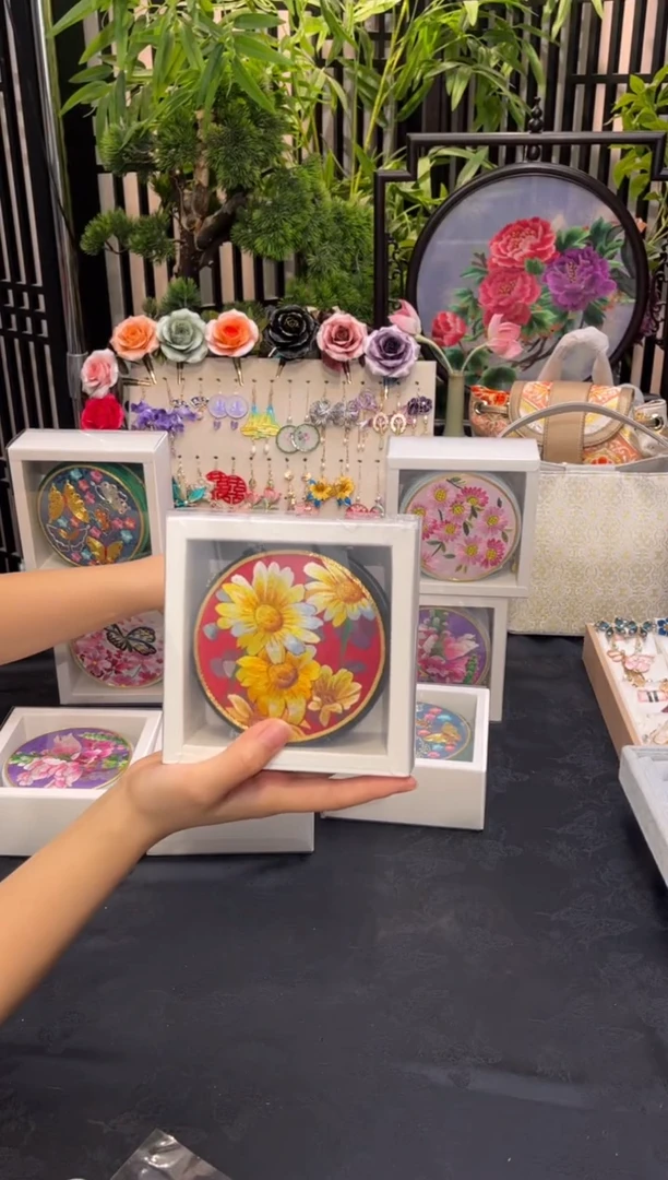 织绣玫*璐非遗苏绣手工饰品