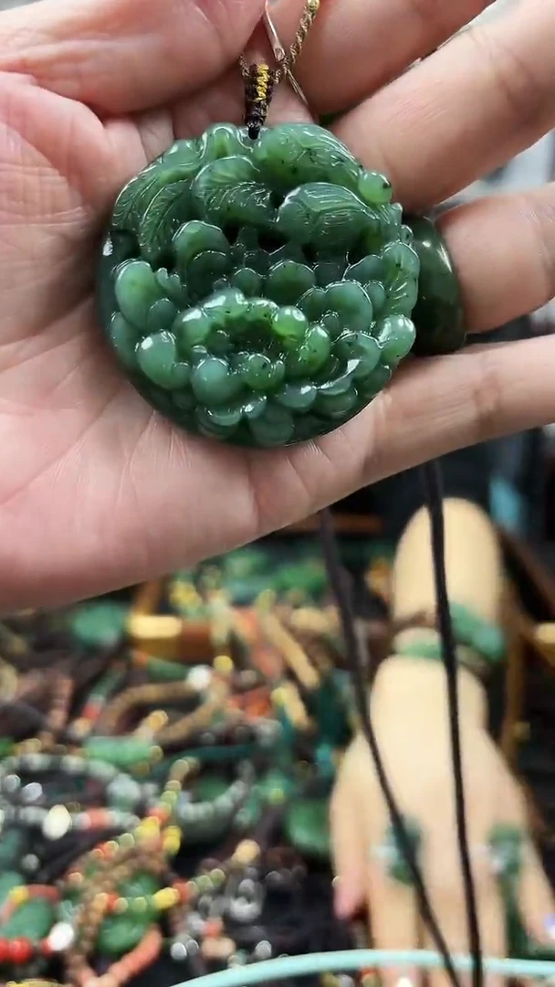 颈饰未镶嵌和田玉花开富贵