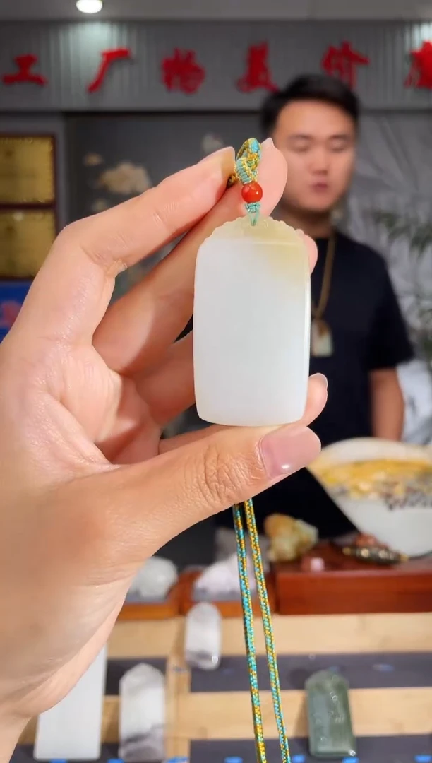和田玉未镶嵌颈饰1