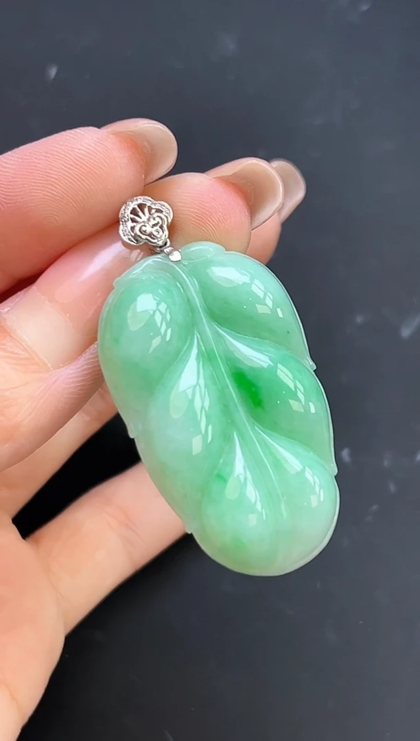 颈饰18K金镶嵌翡翠YM1036-10 叶子