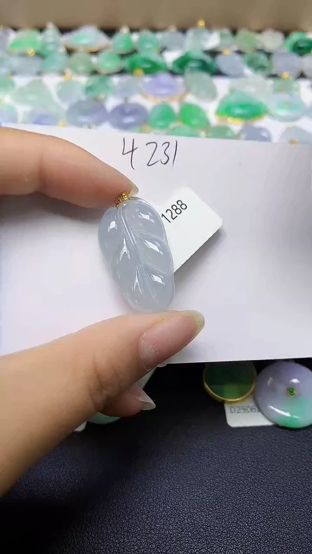 翡翠18K金镶嵌颈饰天然缅甸翡翠A货
