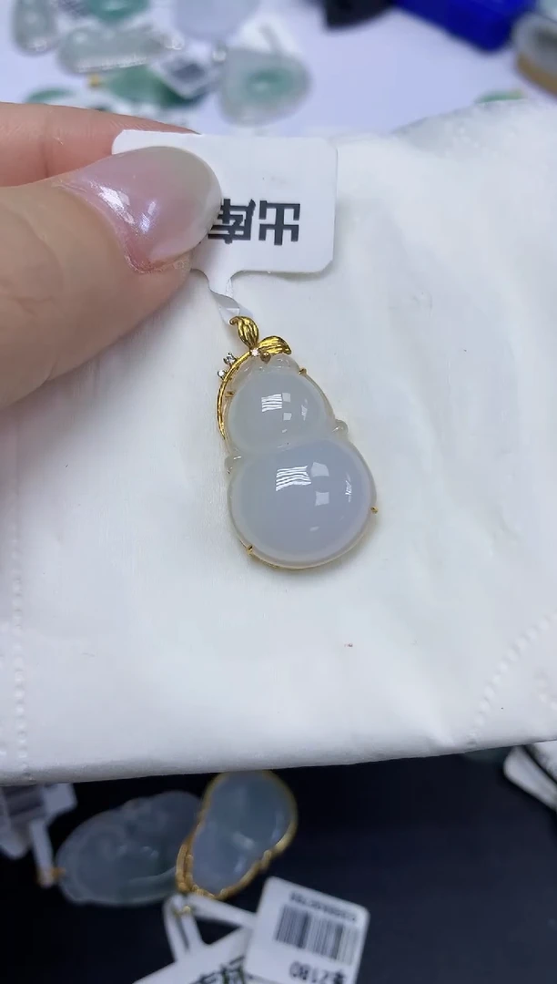 翡翠18K金镶嵌颈饰天然缅甸翡翠A货