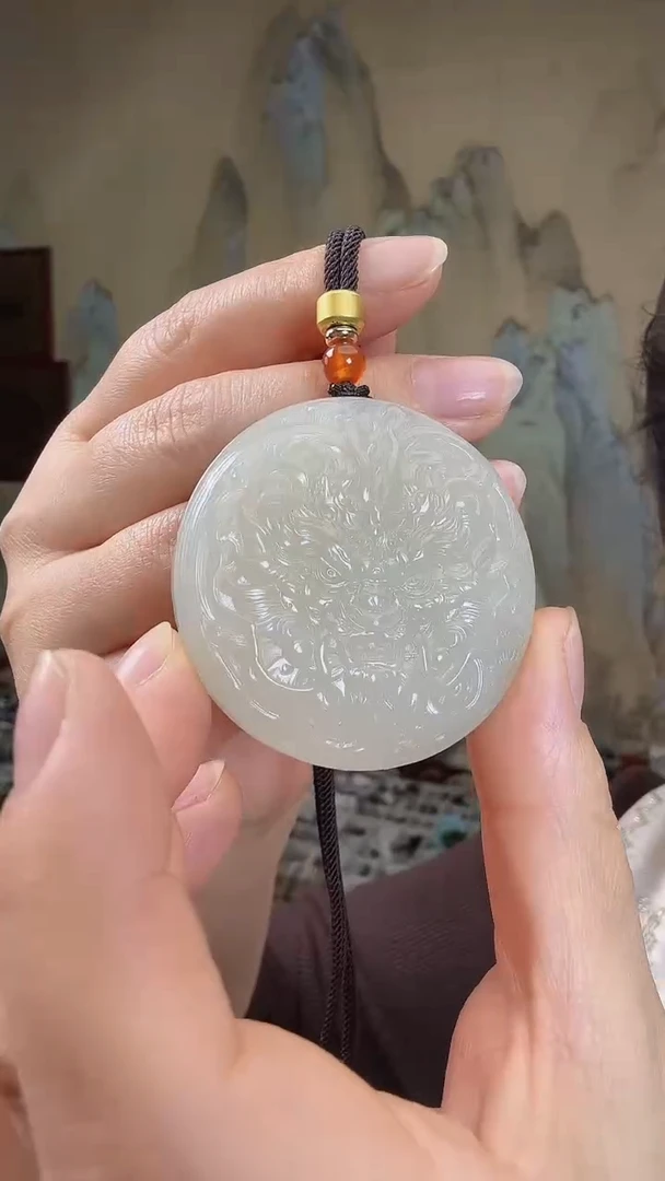 颈饰未镶嵌和田玉.