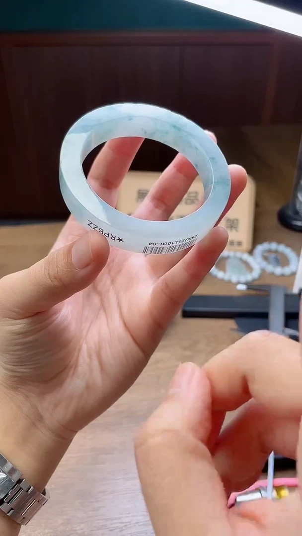 定制翡翠手镯未镶嵌小*饼定制