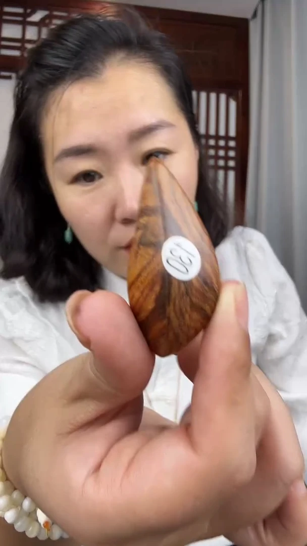 黄花梨/降香黄檀黄花梨水滴型脖挂95