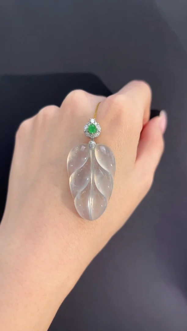 吊坠(不含链)18K金镶嵌翡翠玉叶吊坠多人不退不换