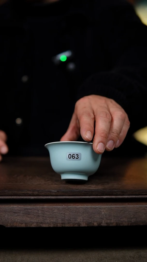 【闪购商品】杯仿古月白纯手工压手杯一级063