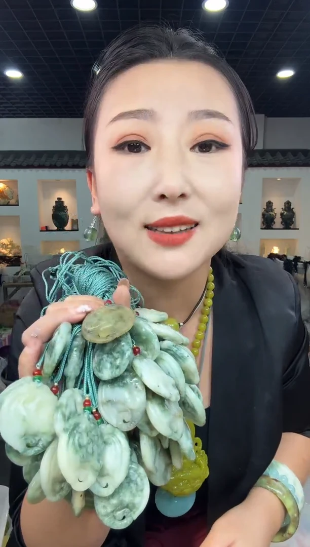 【闪购商品】岫玉颈饰未镶嵌老油翠象神