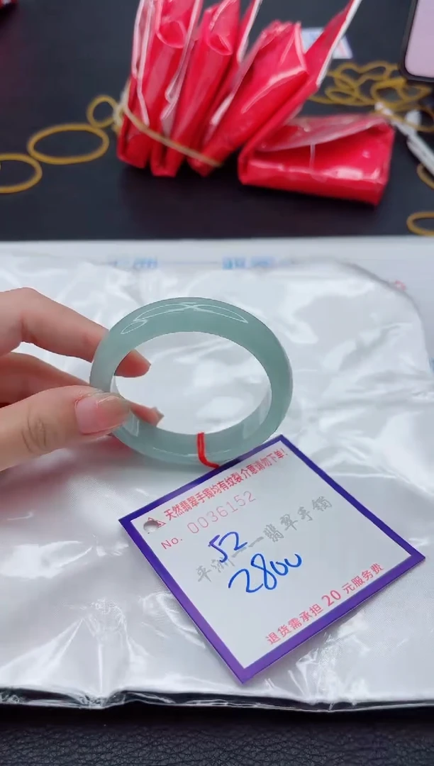 翡翠手镯未镶嵌1