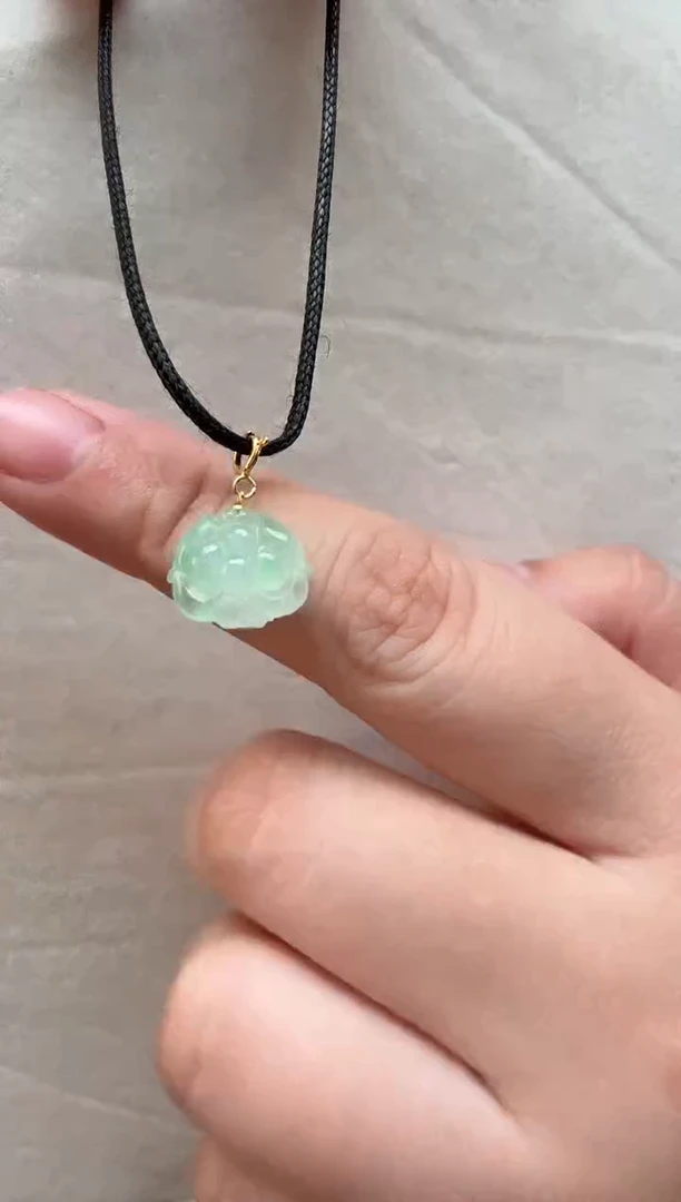 颈饰18K金镶嵌翡翠挂件