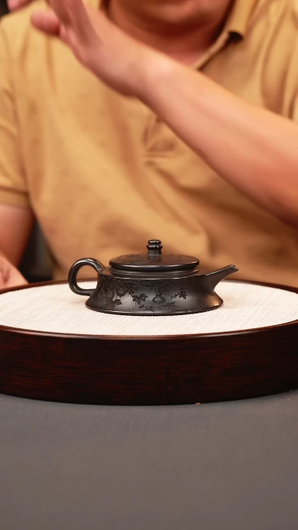茶壶紫砂高黑泥 福禄壶 刻绘