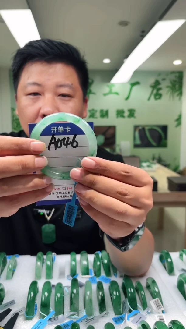 未镶嵌手镯石英质玉55