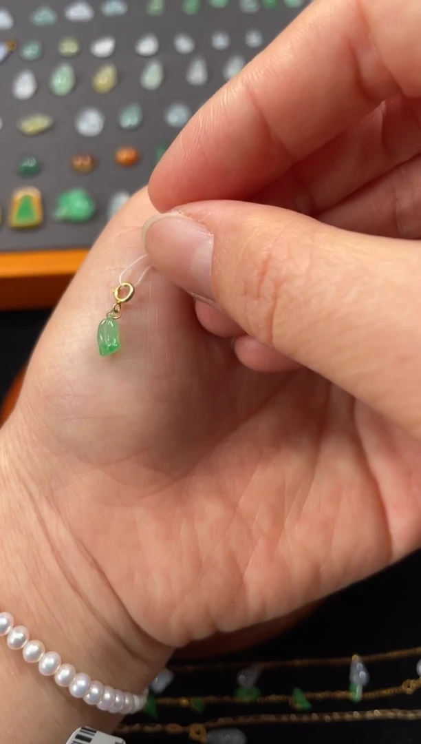 吊坠(不含链)18K金镶嵌翡翠一个JK538