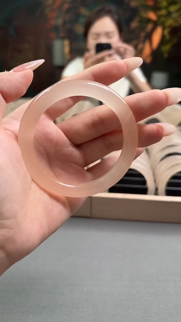 石英质玉手镯未镶嵌石英质玉手镯