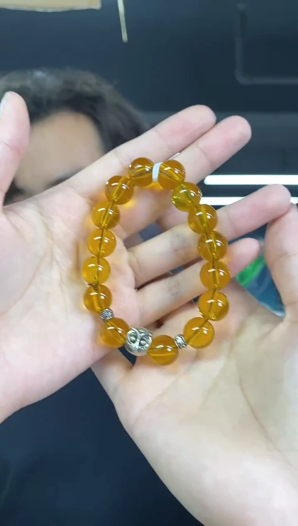 未镶嵌蓝珀裸石多样性发其一，颜色微差