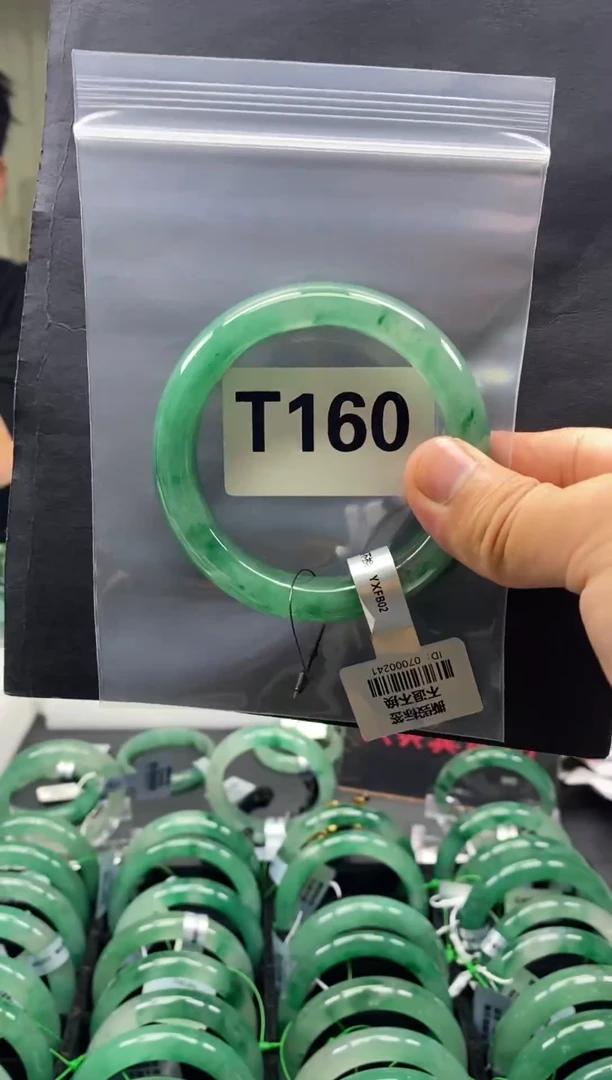 未镶嵌手镯石英质玉（非洲翠）58圈口T160