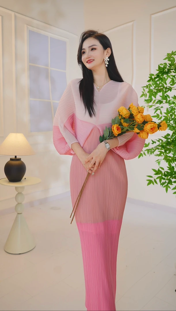 2025年新款春夏季气质连衣裙V领蝙蝠袖修身显瘦褶皱长裙020