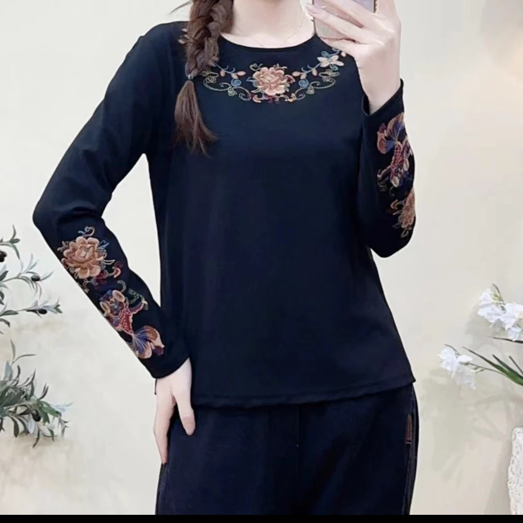 201-7 民族风复古绣花袖口圆领刺绣鱼打底衫