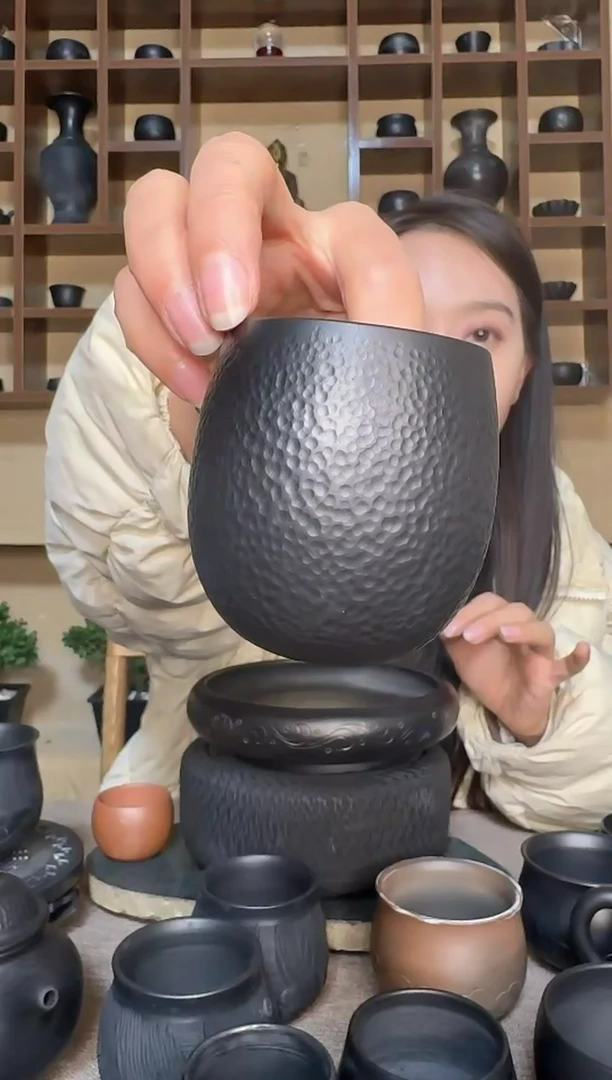 手工黑陶龙蛋锤纹杯