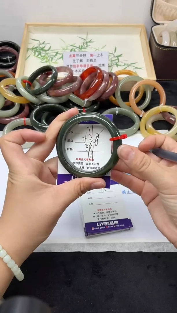 未镶嵌手镯石英质玉71