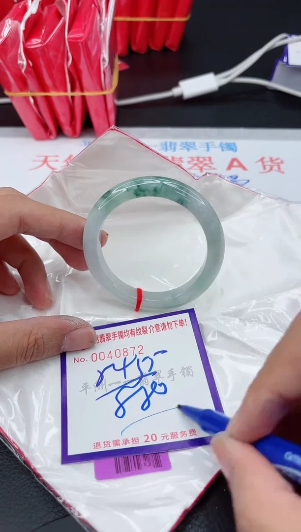 翡翠手镯未镶嵌1