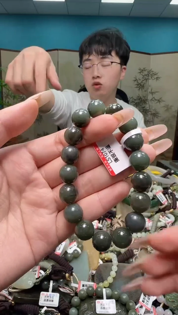 颈饰未镶嵌和田玉多样性发一