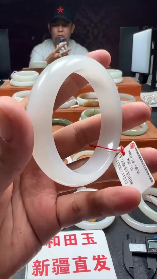未镶嵌手镯和田玉和田玉手镯