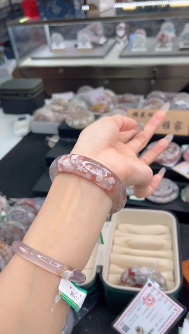 石英质玉手镯未镶嵌六*六圈口（赠品镯心）