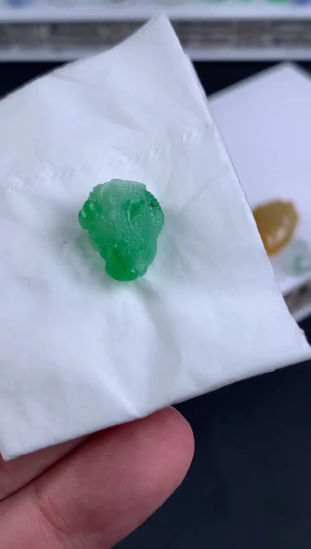 未镶嵌定制翡翠肉**王翡翠