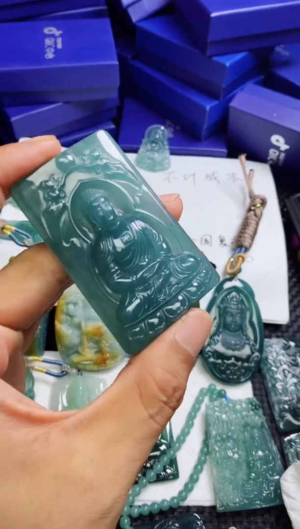 翡翠未镶嵌颈饰老****售