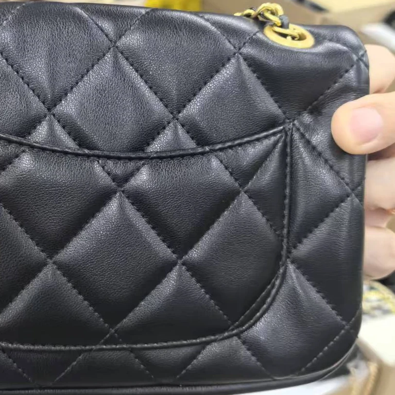 挺好看的那个黑色爱你化妆包包