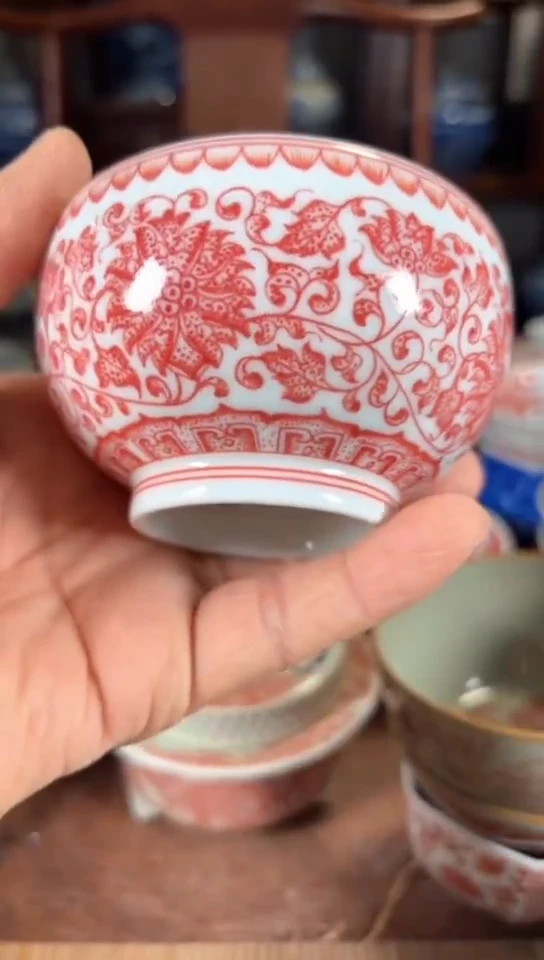 柴窑釉里红缠枝莲杯杯