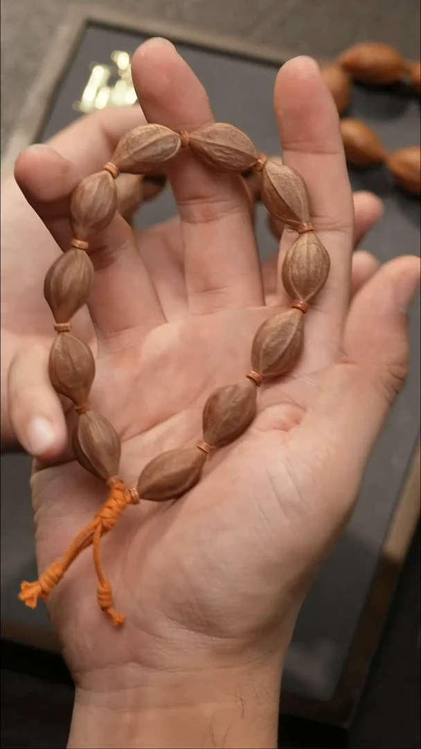 手串/手链橄榄核鸡血核稍微长点