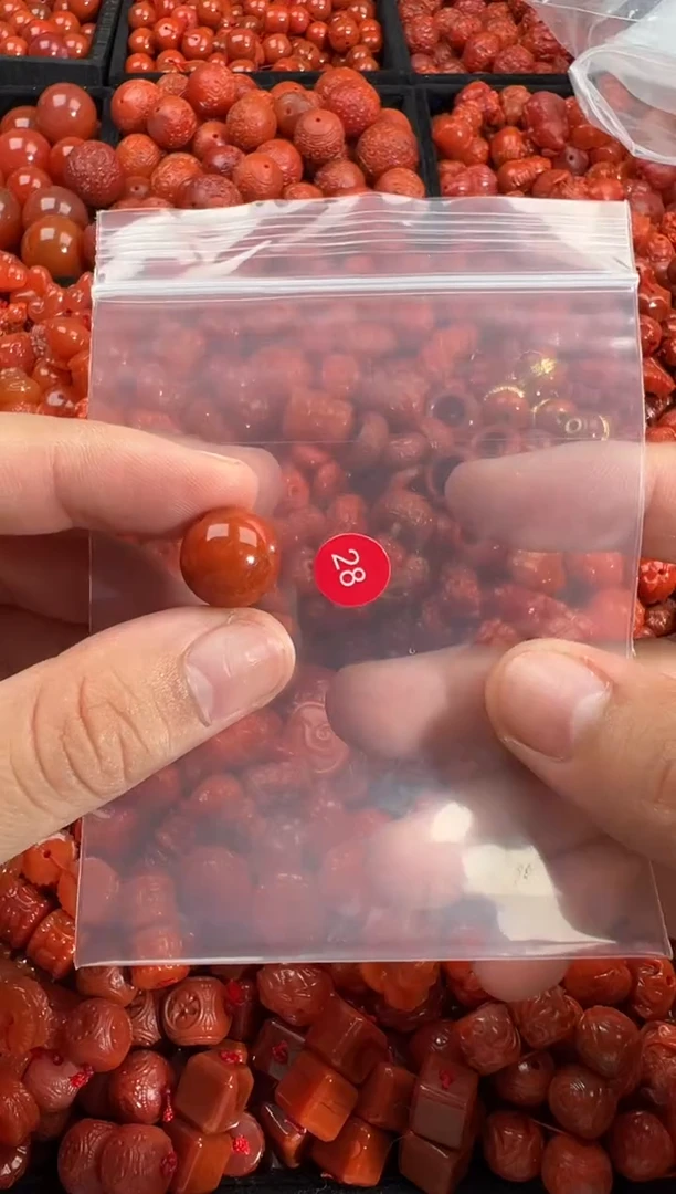 南红玛瑙未镶嵌颈饰1