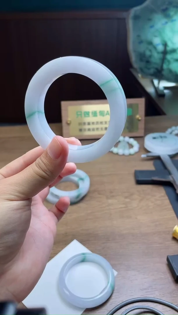 未镶嵌手镯定制翡翠岁**好定制