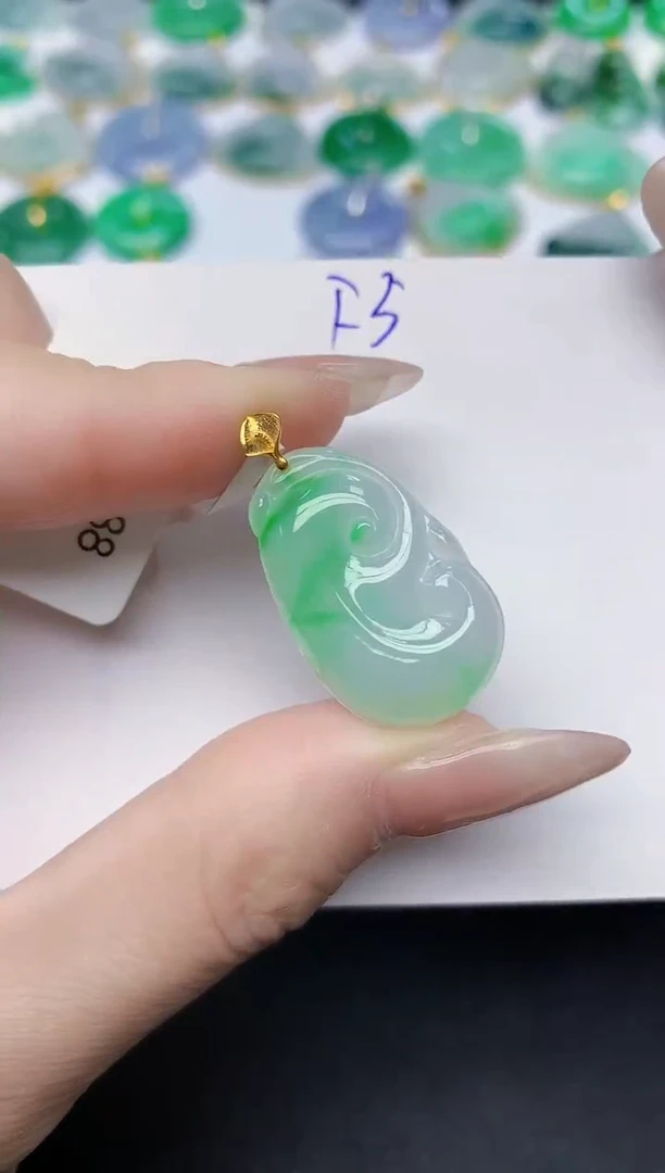 颈饰18K金镶嵌翡翠 天然缅甸A货翡翠百元以上9元证书费自理