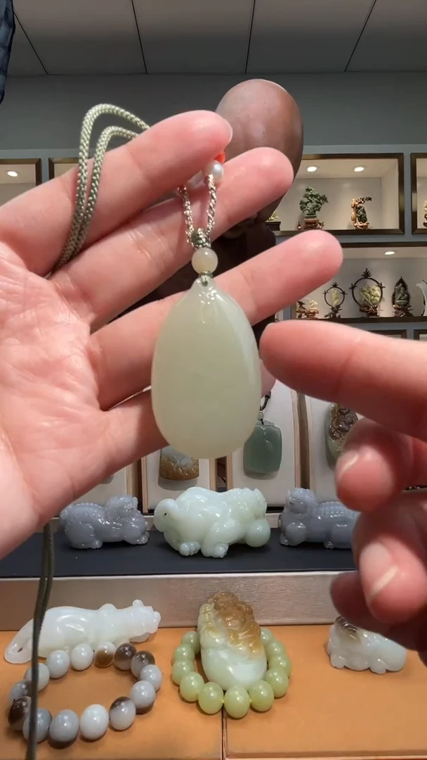 颈饰未镶嵌和田玉苏