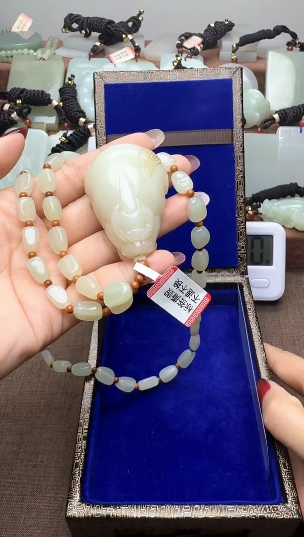 颈饰未镶嵌和田玉1