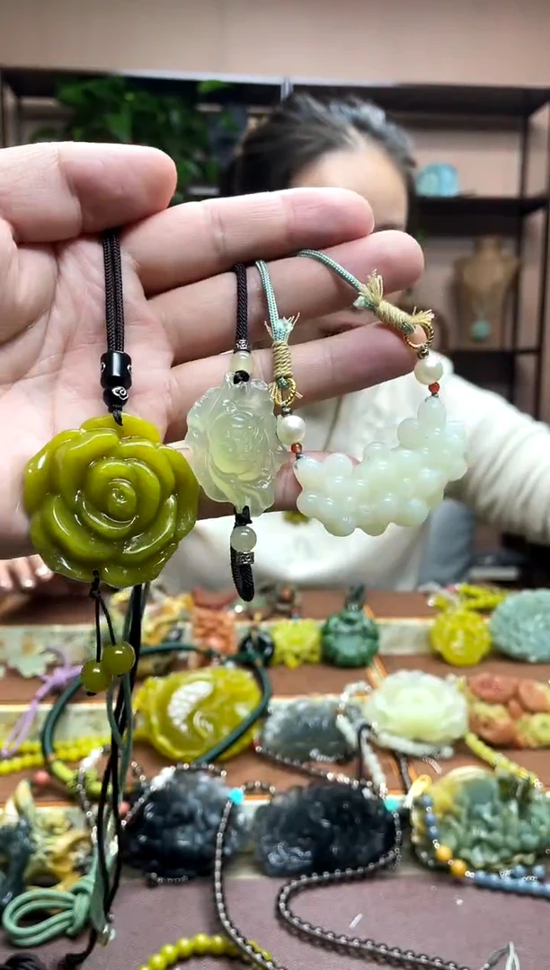 未镶嵌岫玉吊坠·