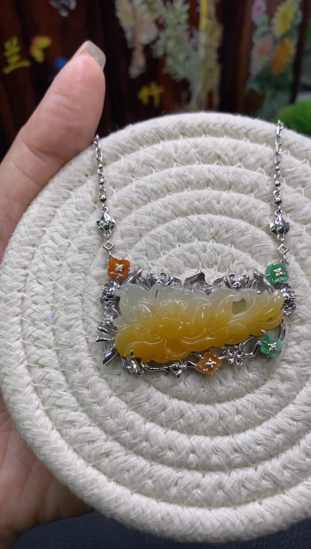 颈饰银S925镶嵌翡翠L****冰净货15770